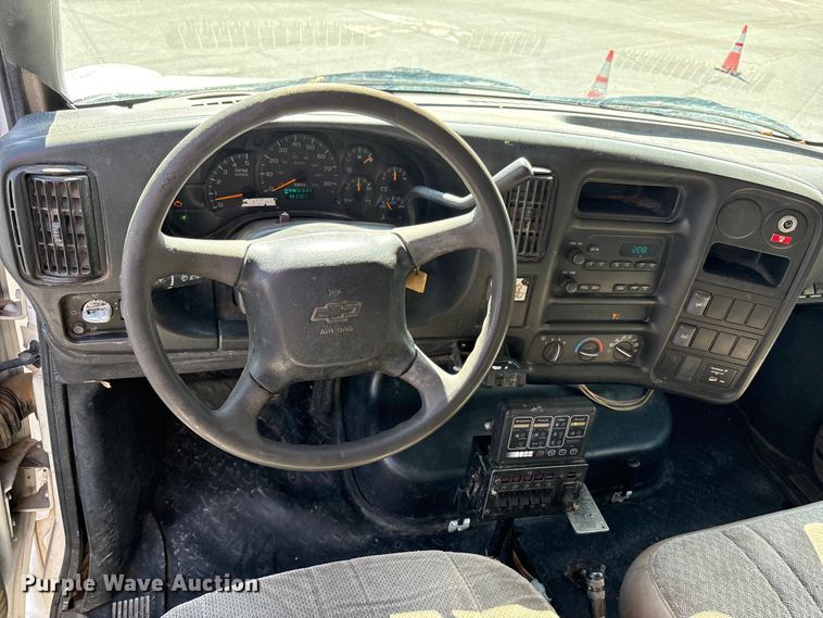 image for item EU4654 2006 Chevrolet C5500 utility / service truck