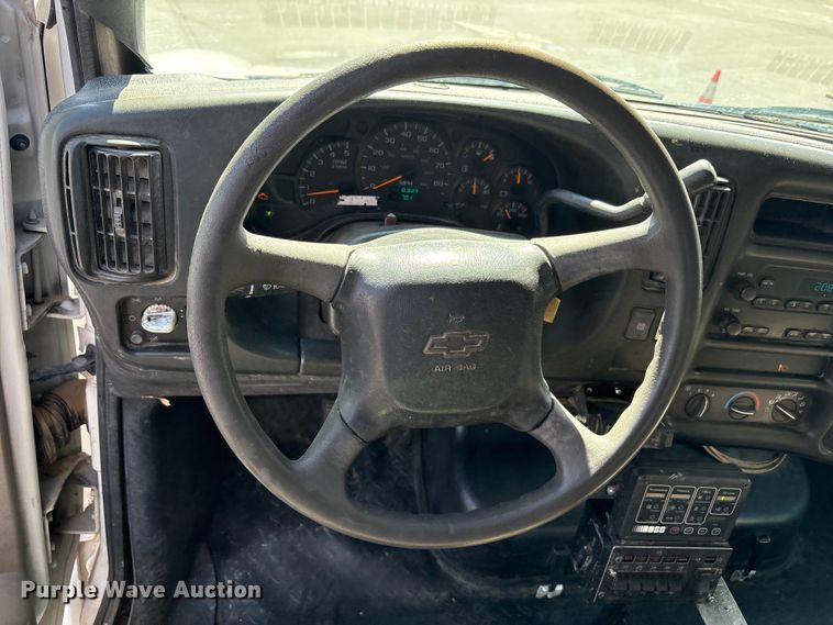 image for item EU4654 2006 Chevrolet C5500 utility / service truck