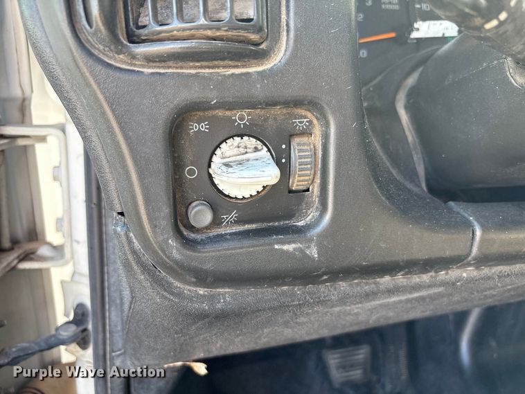 image for item EU4654 2006 Chevrolet C5500 utility / service truck