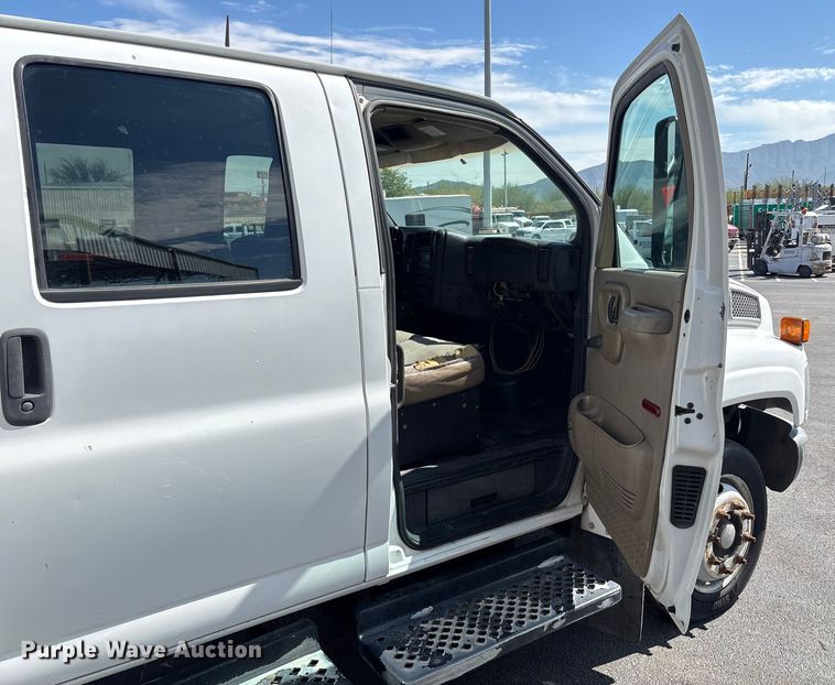 image for item EU4654 2006 Chevrolet C5500 utility / service truck