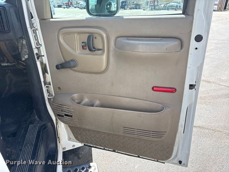 image for item EU4654 2006 Chevrolet C5500 utility / service truck