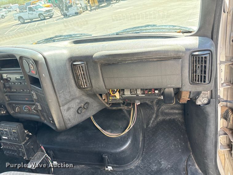 image for item EU4654 2006 Chevrolet C5500 utility / service truck