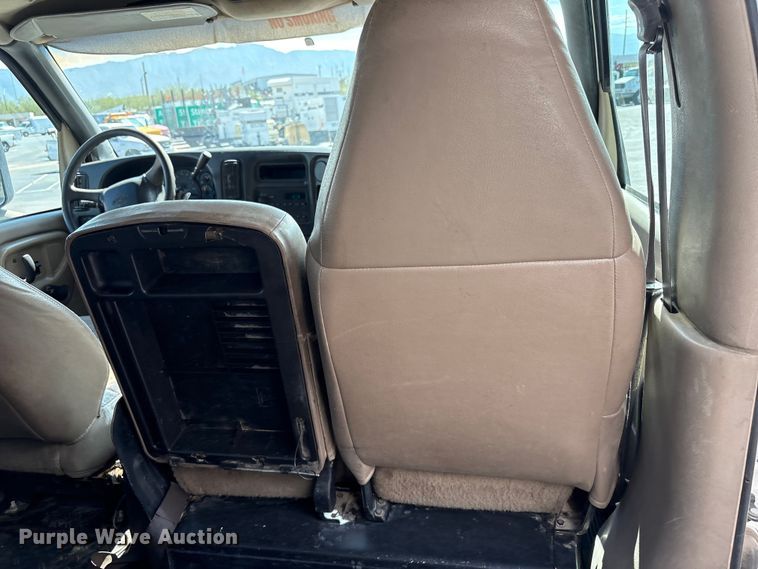 image for item EU4654 2006 Chevrolet C5500 utility / service truck