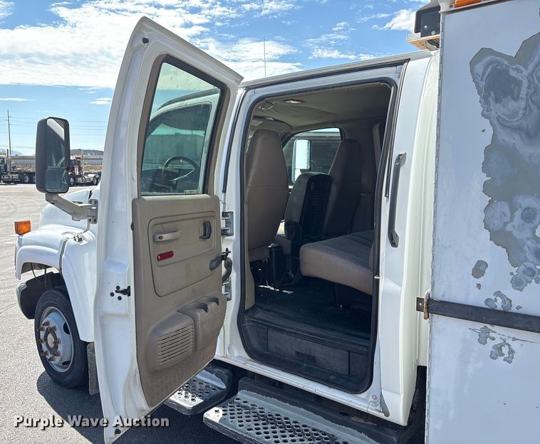 image for item EU4654 2006 Chevrolet C5500 utility / service truck