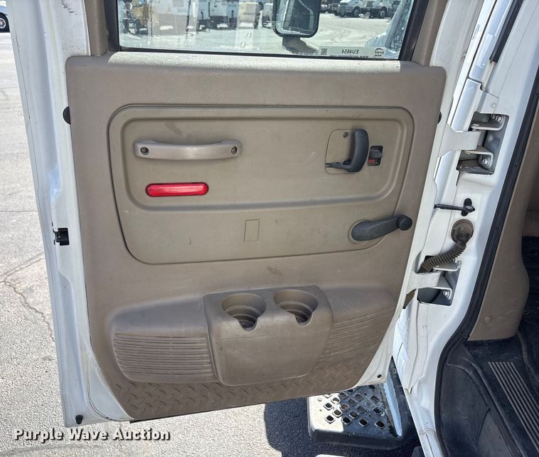 image for item EU4654 2006 Chevrolet C5500 utility / service truck