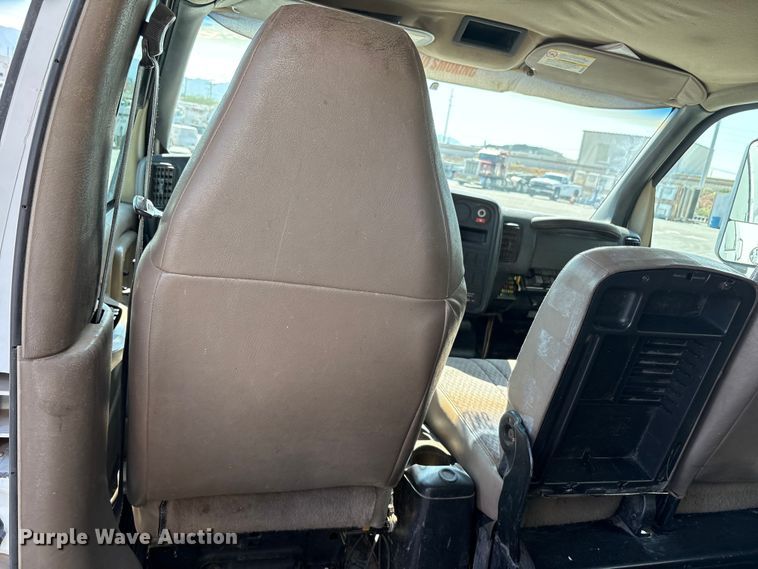 image for item EU4654 2006 Chevrolet C5500 utility / service truck