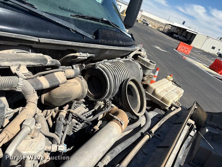 image for item EU4654 2006 Chevrolet C5500 utility / service truck