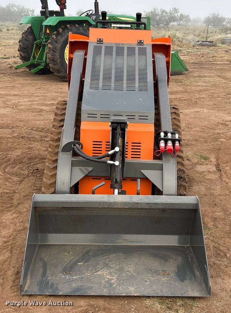 image for item EU4661 2024 Hurricane HRC600 compact utility loader