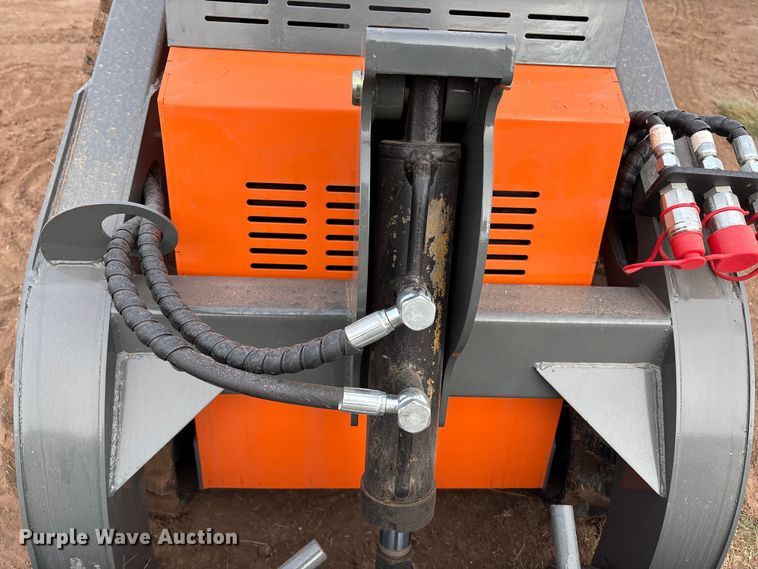 image for item EU4661 2024 Hurricane HRC600 compact utility loader