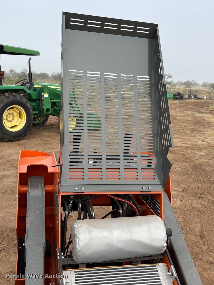 image for item EU4661 2024 Hurricane HRC600 compact utility loader