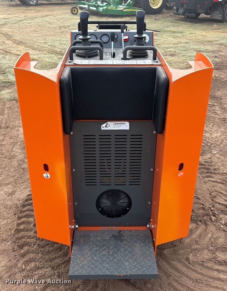 image for item EU4661 2024 Hurricane HRC600 compact utility loader