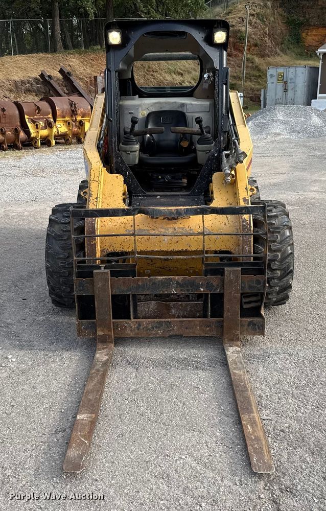MINI CARGADOR SOBRE RUEDAS 2013 CATERPILLAR 272D