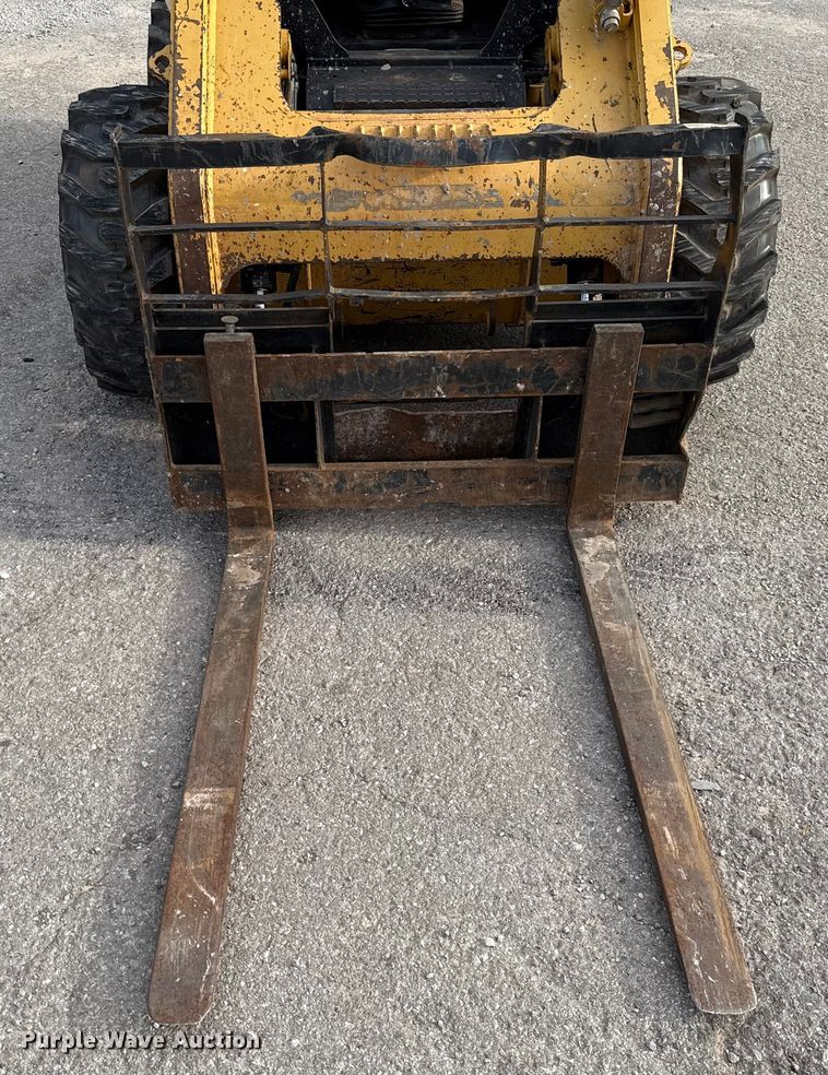 image for item EU5050 2013 Caterpillar 272D skid steer loader