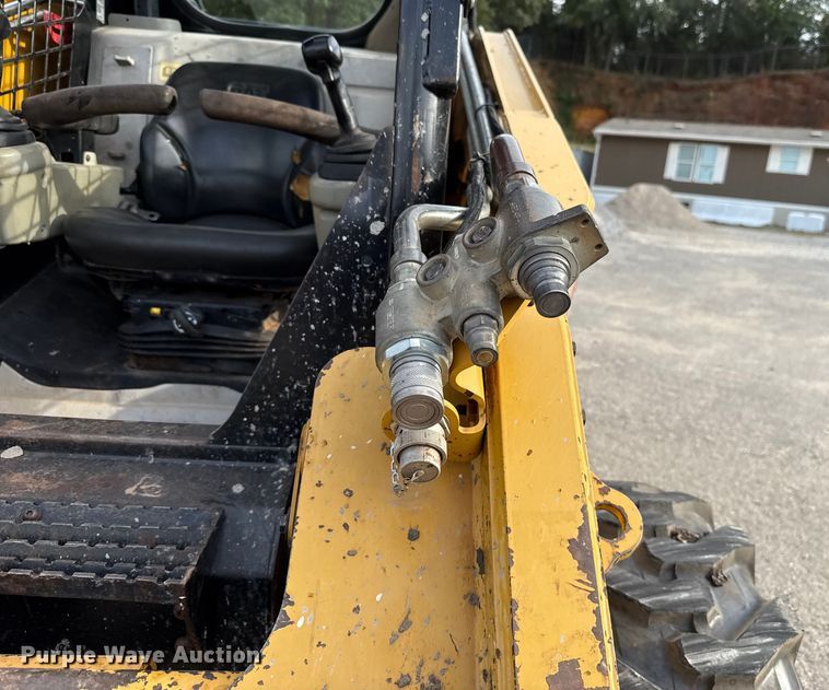 image for item EU5050 2013 Caterpillar 272D skid steer loader