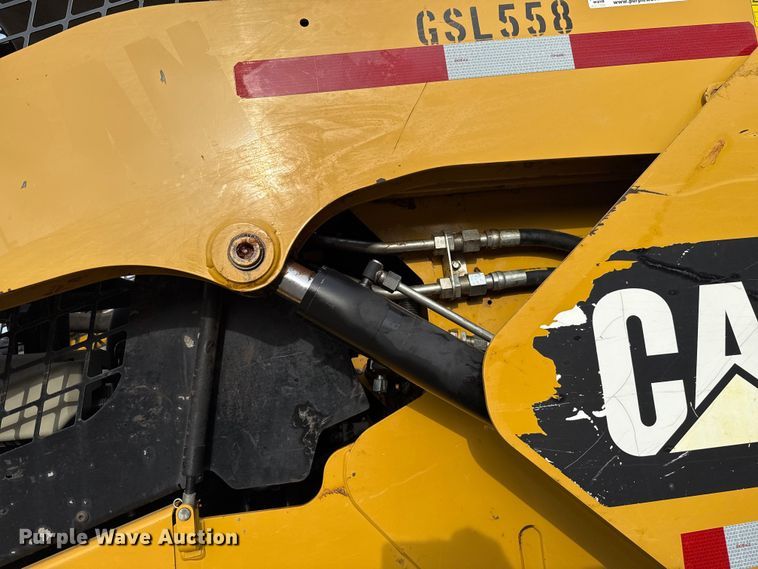 image for item EU5050 2013 Caterpillar 272D skid steer loader