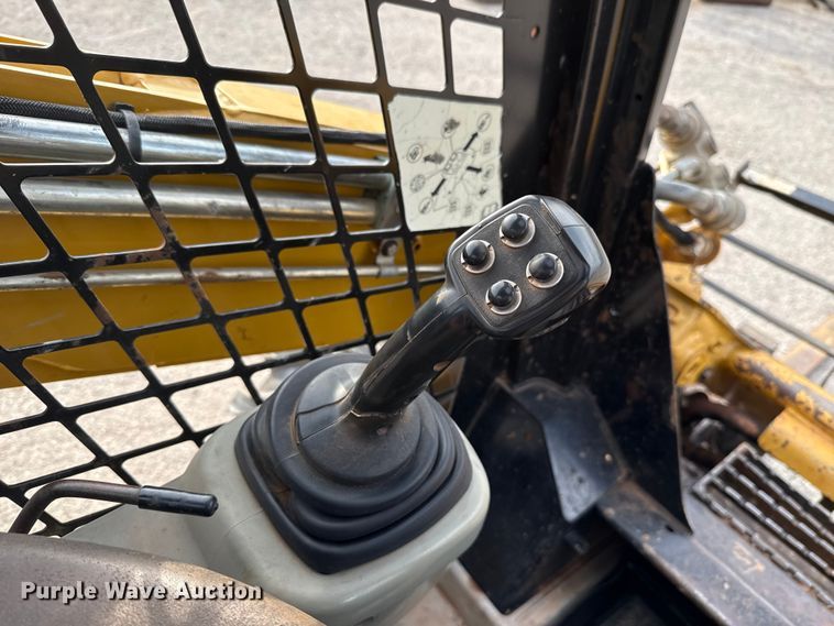 image for item EU5050 2013 Caterpillar 272D skid steer loader