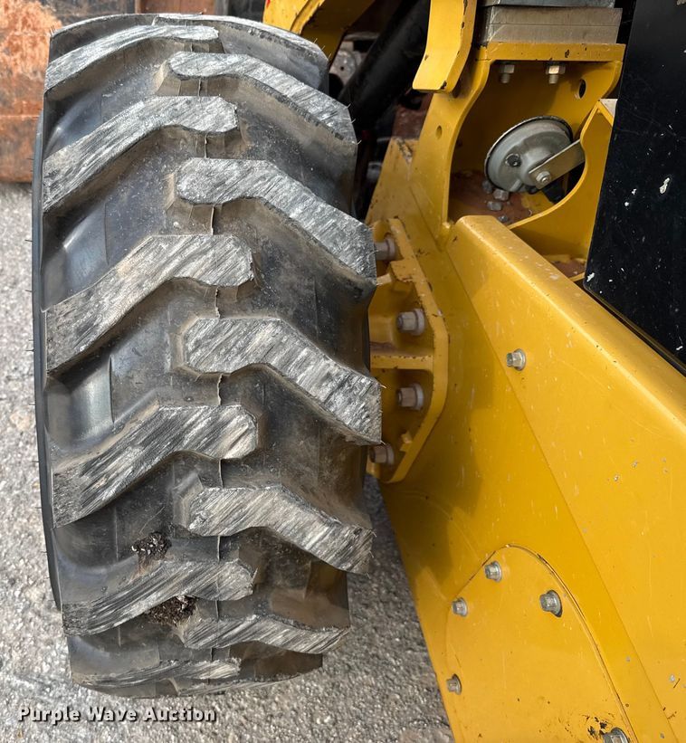 image for item EU5050 2013 Caterpillar 272D skid steer loader