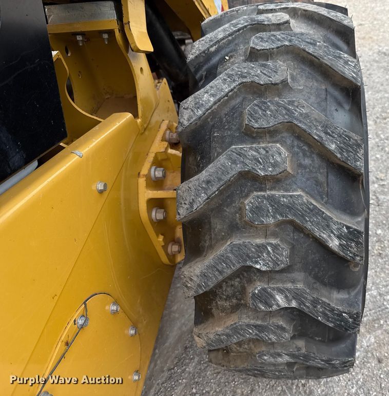 image for item EU5050 2013 Caterpillar 272D skid steer loader