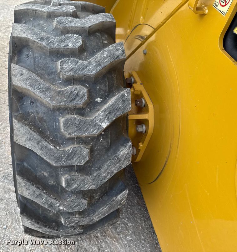 image for item EU5050 2013 Caterpillar 272D skid steer loader