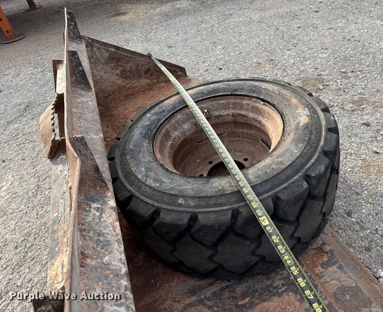 image for item EU5050 2013 Caterpillar 272D skid steer loader