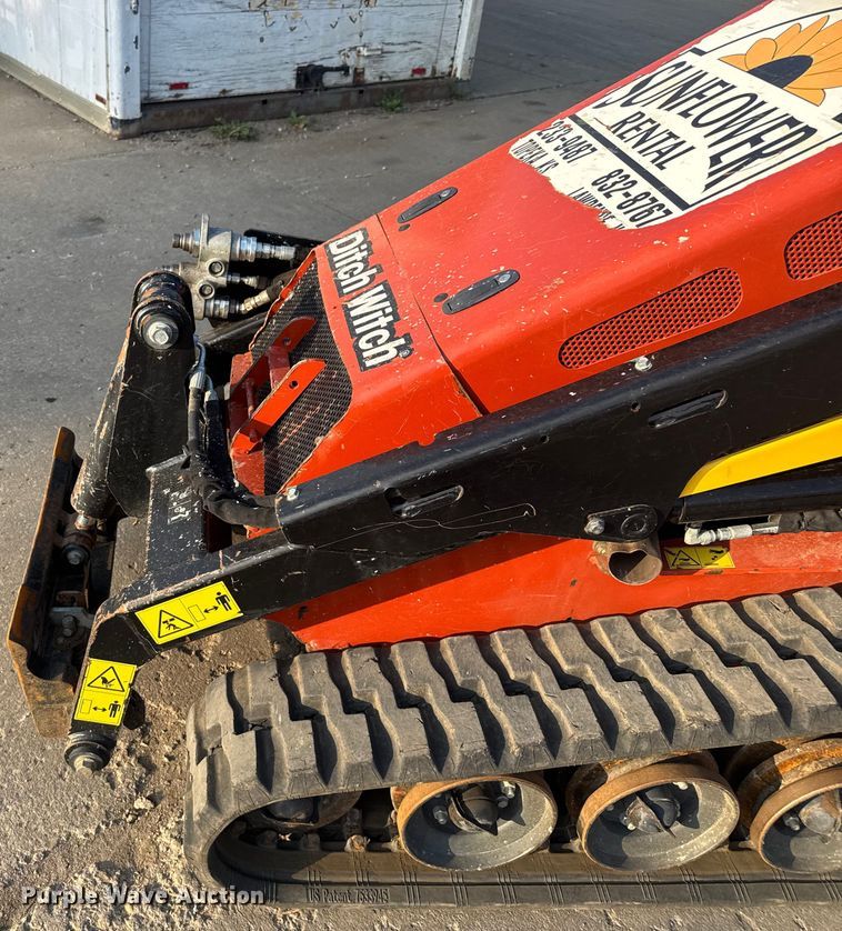 image for item EV1853 2021 Ditch Witch SK1050 compact utility loader