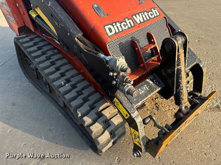 image for item EV1853 2021 Ditch Witch SK1050 compact utility loader