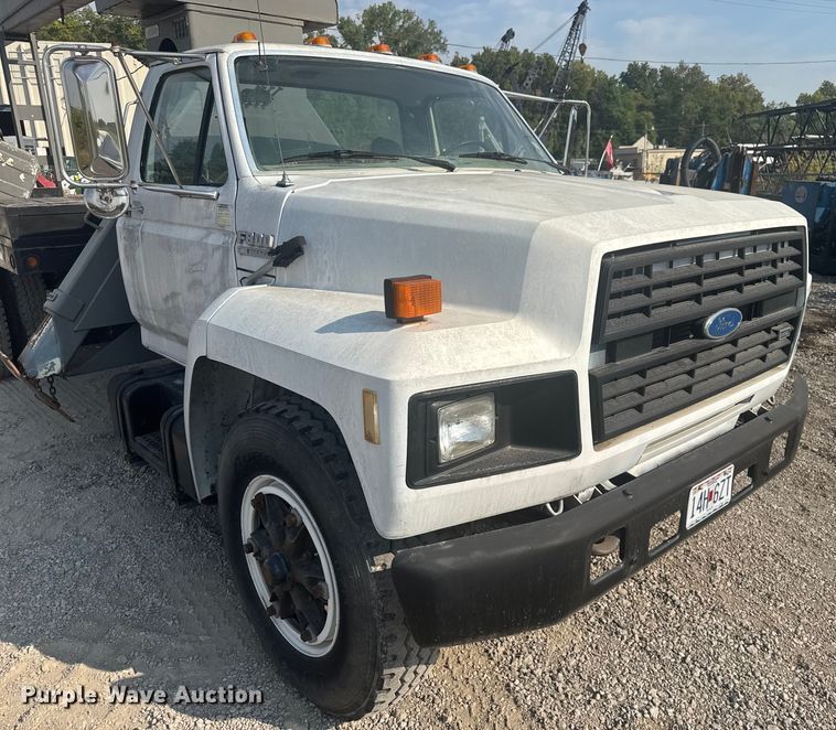 image for item EV1854 1990 Ford F700 crane truck
