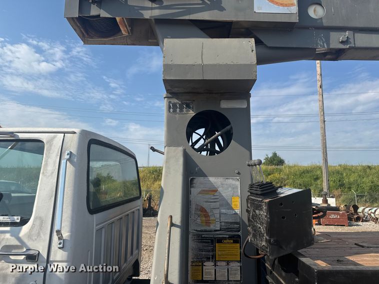 image for item EV1854 1990 Ford F700 crane truck