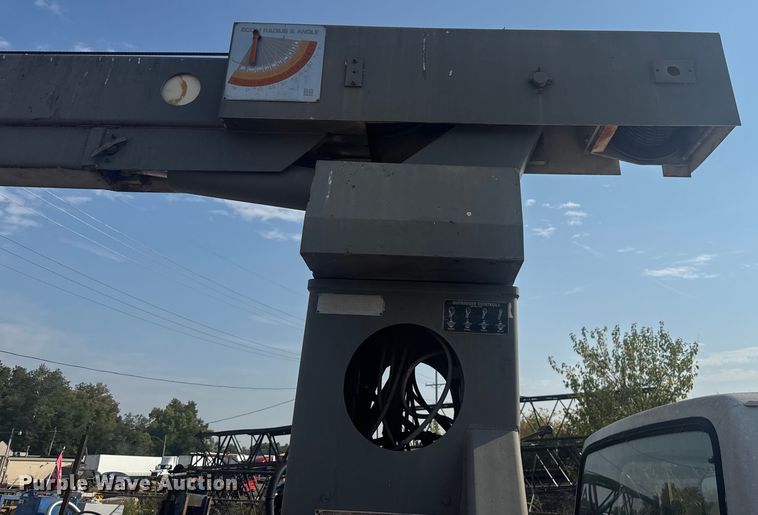 image for item EV1854 1990 Ford F700 crane truck