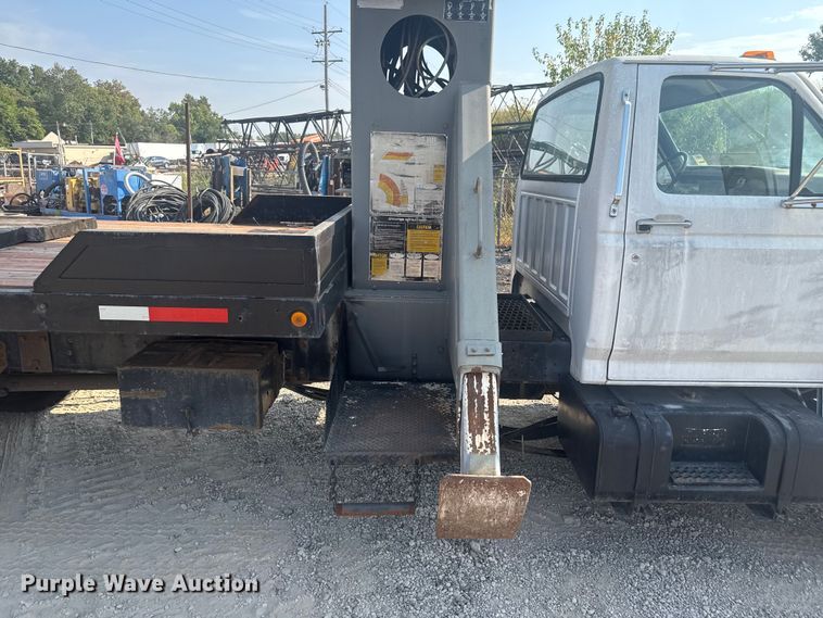 image for item EV1854 1990 Ford F700 crane truck