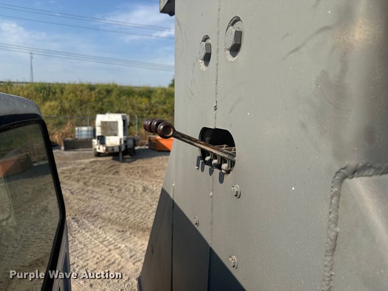 image for item EV1854 1990 Ford F700 crane truck