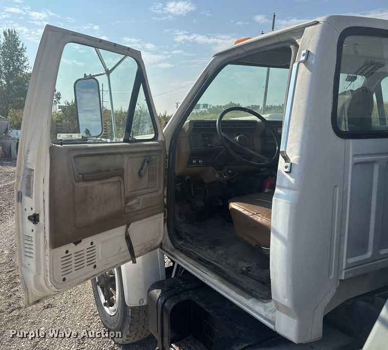 image for item EV1854 1990 Ford F700 crane truck