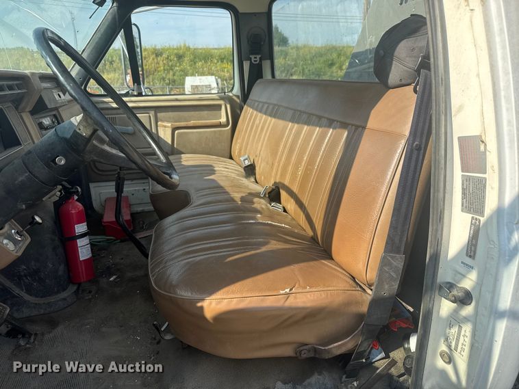 image for item EV1854 1990 Ford F700 crane truck