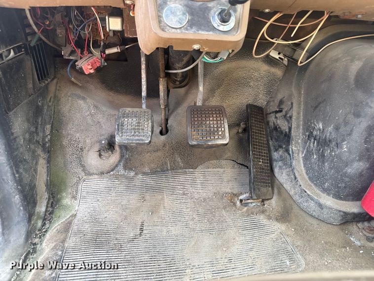 image for item EV1854 1990 Ford F700 crane truck