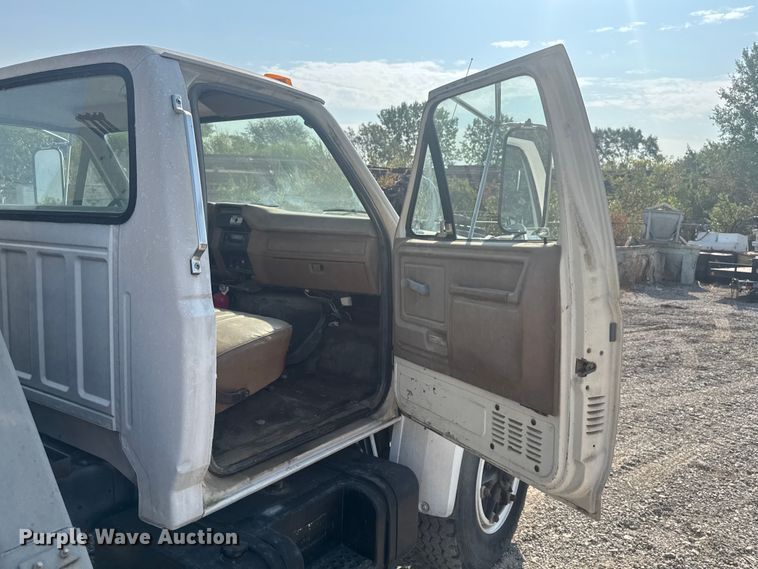 image for item EV1854 1990 Ford F700 crane truck