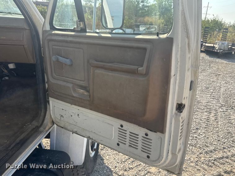 image for item EV1854 1990 Ford F700 crane truck