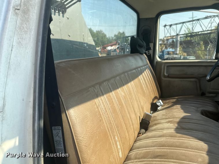 image for item EV1854 1990 Ford F700 crane truck