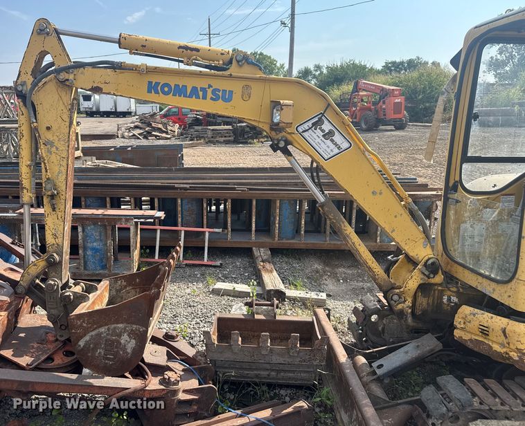 image for item EV1856 2002 Komatsu PC30MR-1 mini excavator