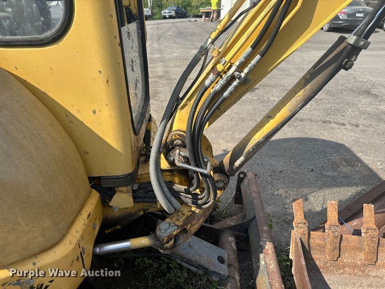 image for item EV1856 2002 Komatsu PC30MR-1 mini excavator