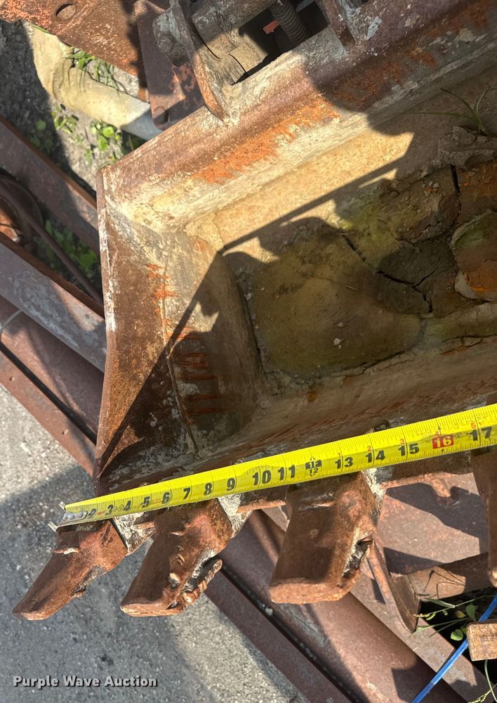 image for item EV1856 2002 Komatsu PC30MR-1 mini excavator