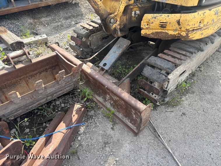 image for item EV1856 2002 Komatsu PC30MR-1 mini excavator