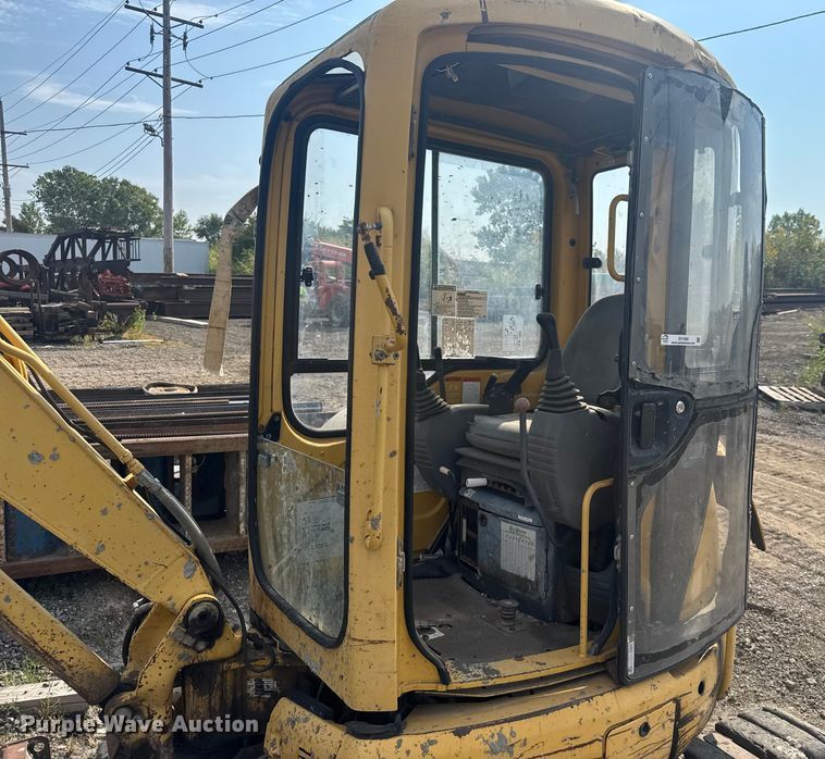 image for item EV1856 2002 Komatsu PC30MR-1 mini excavator