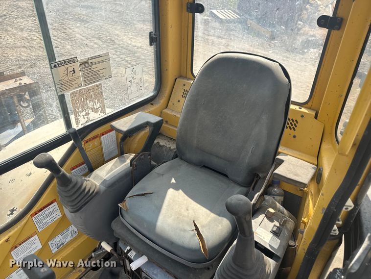 image for item EV1856 2002 Komatsu PC30MR-1 mini excavator