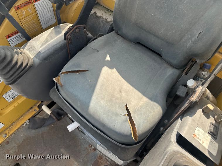 image for item EV1856 2002 Komatsu PC30MR-1 mini excavator