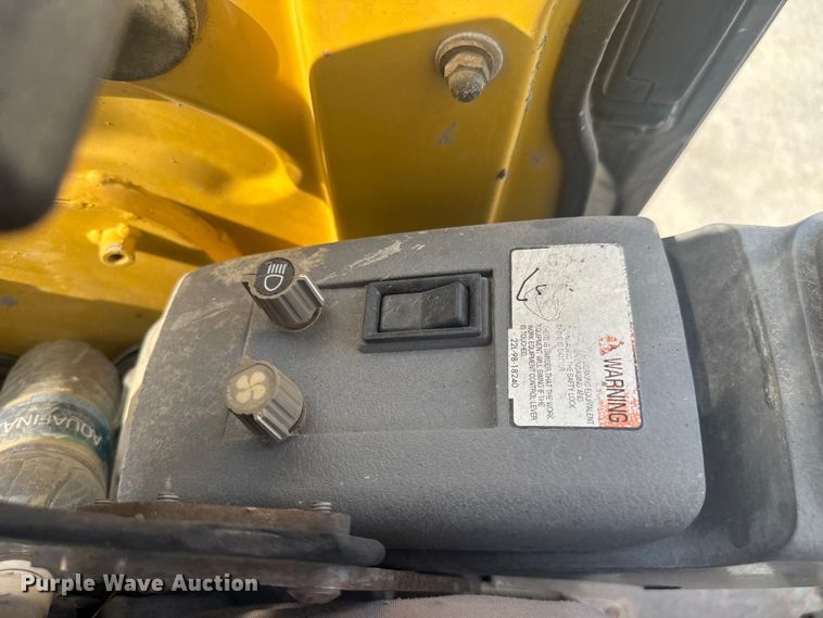 image for item EV1856 2002 Komatsu PC30MR-1 mini excavator
