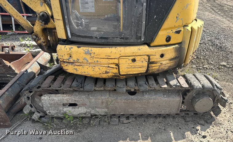 image for item EV1856 2002 Komatsu PC30MR-1 mini excavator