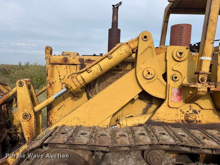 image for item EV1864 1973 Caterpillar 977L track loader