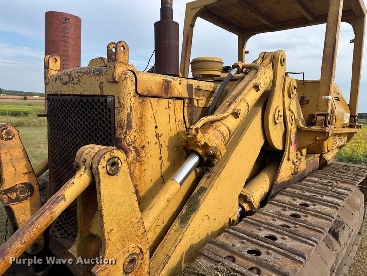 image for item EV1864 1973 Caterpillar 977L track loader