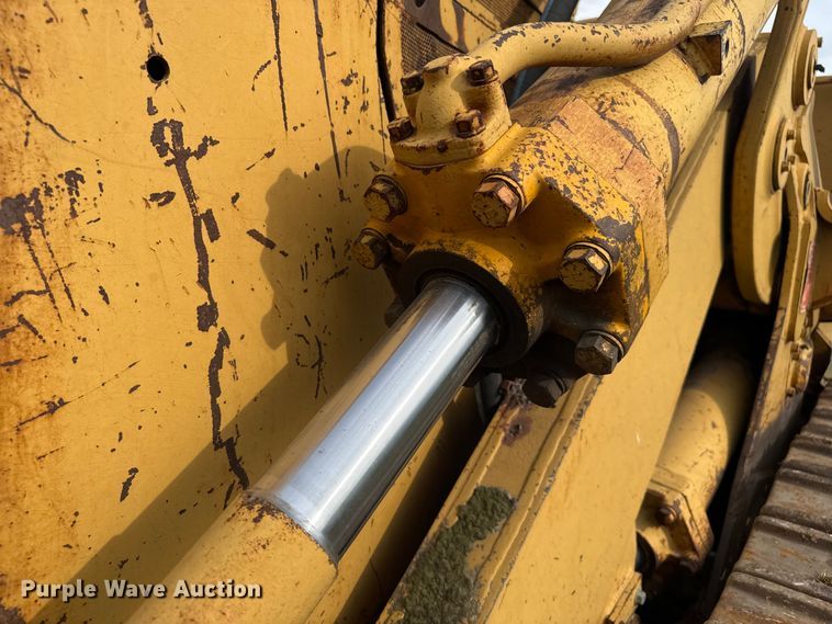 image for item EV1864 1973 Caterpillar 977L track loader