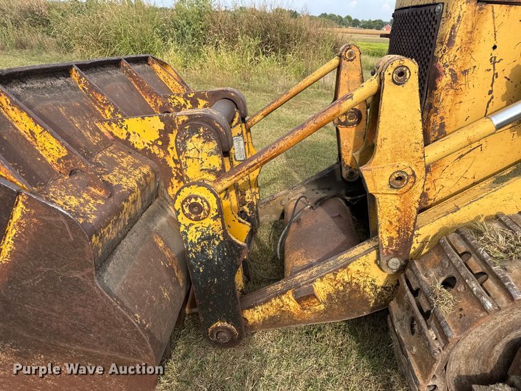 image for item EV1864 1973 Caterpillar 977L track loader